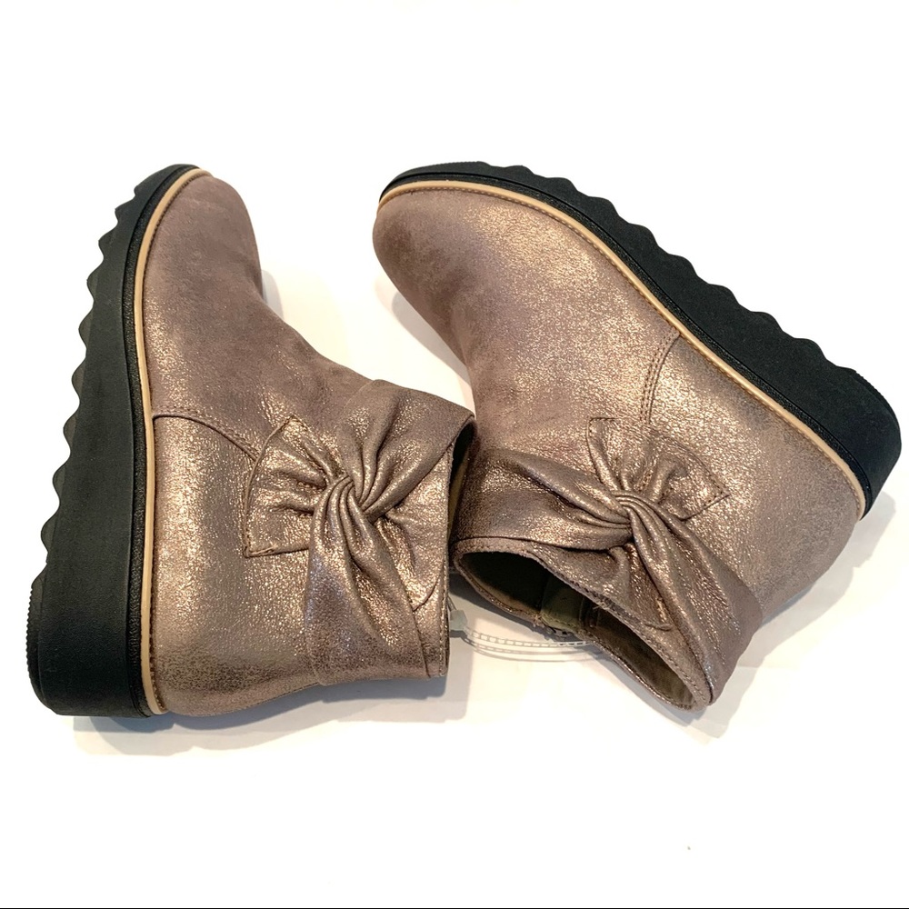 Clarks Pewter Suede Comfort Bow Boot 9 WIDE - Picture 3 of 10